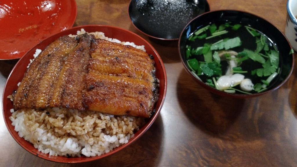 たまには贅沢。天満橋で東京では倍額はする鰻丼「伊賀喜」